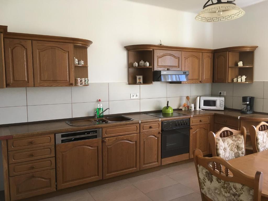 Kovacs apartman — Hotel in Balatonlelle