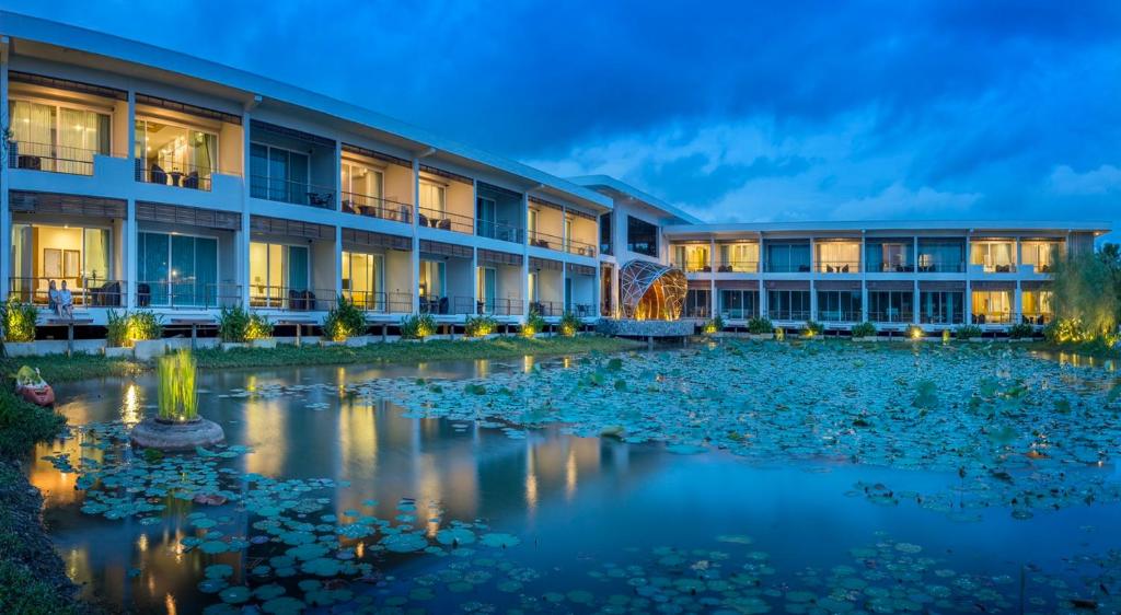 1. 반 림 아오 (..