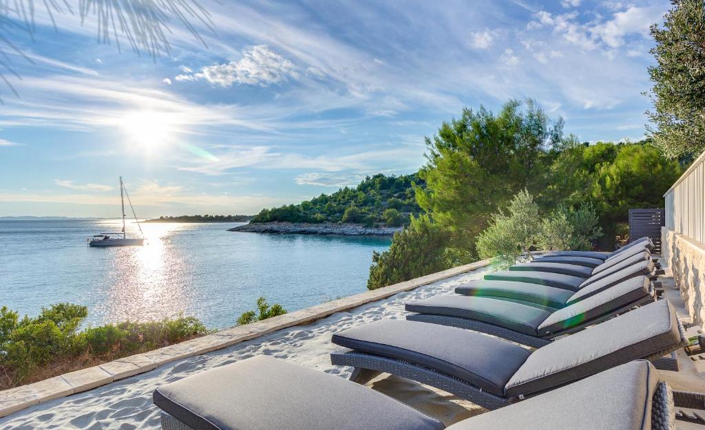 Golden Haven, Murter