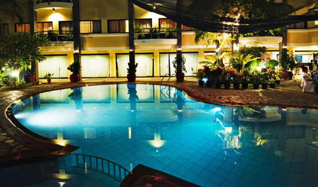 Swimming pool