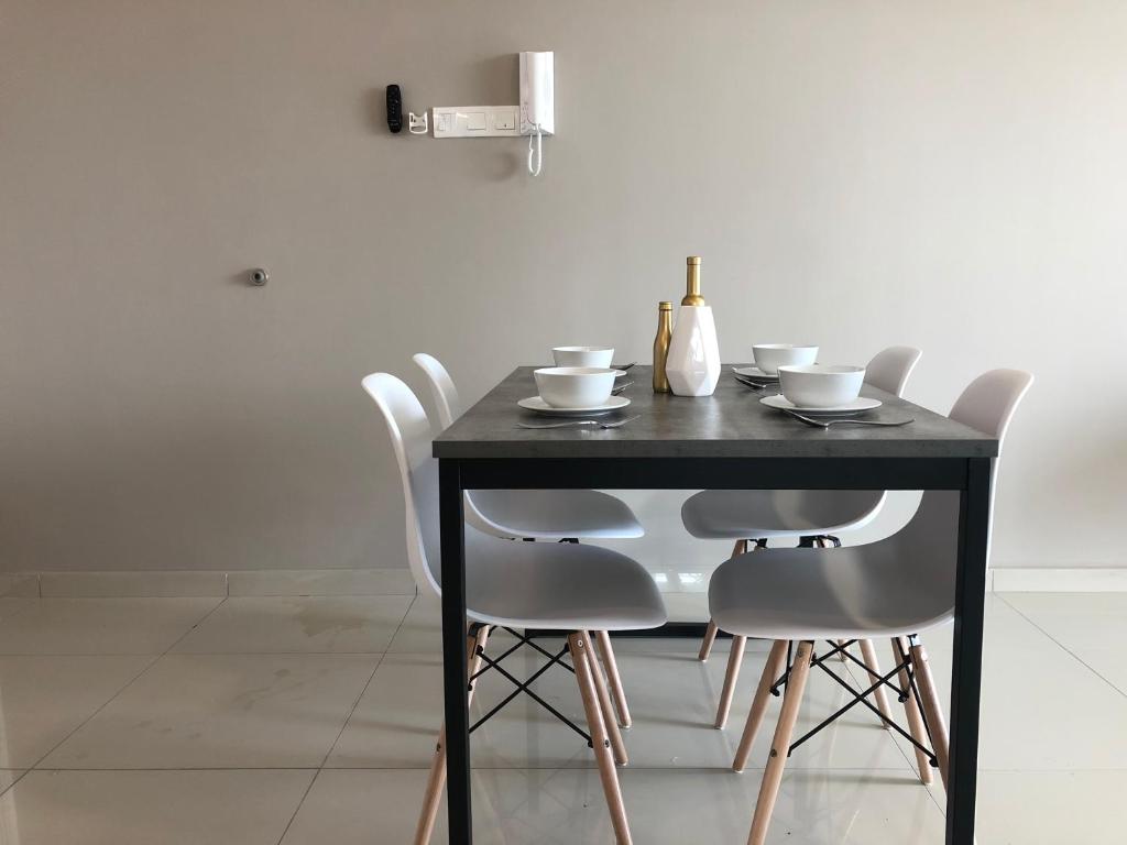 [SLEEP 5PAX] Natural Living (i-Soho, i-City) photo