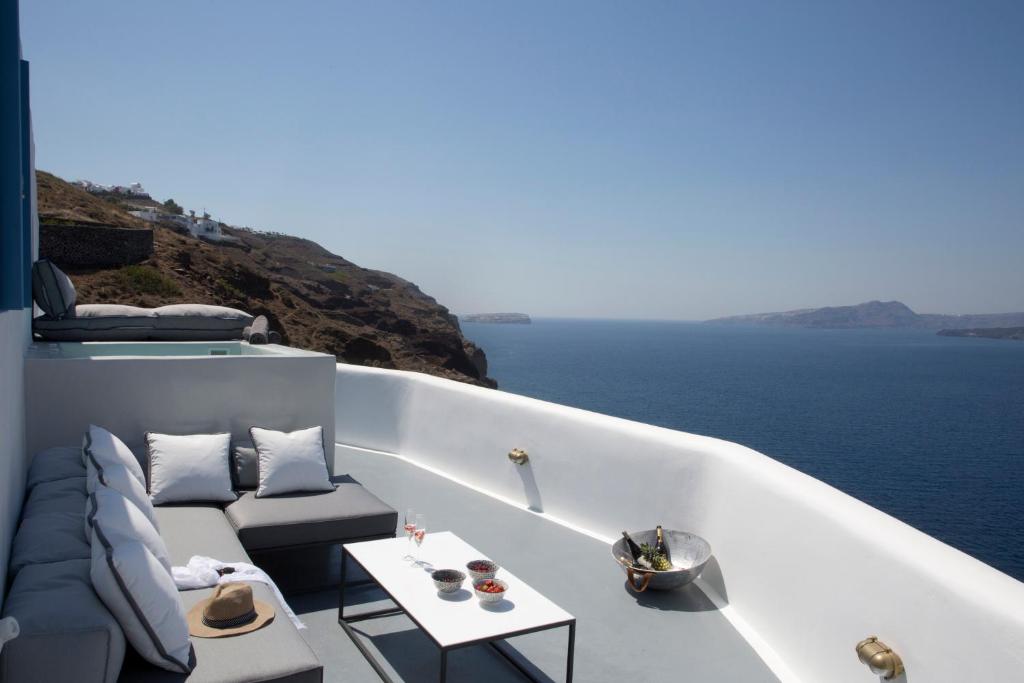 Akrotiri Cove — Hotel in Santorini