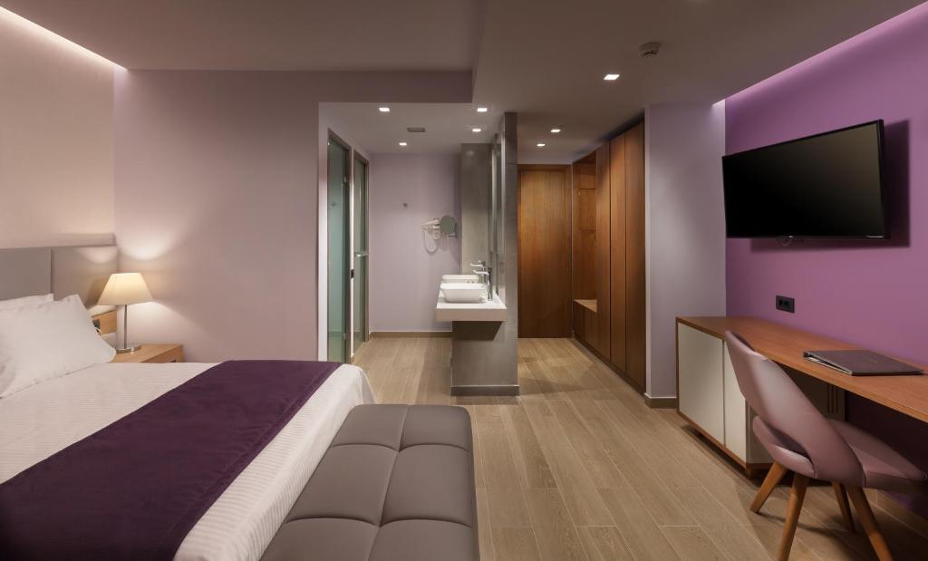 Blue Lagoon City Hotel                                                           photo