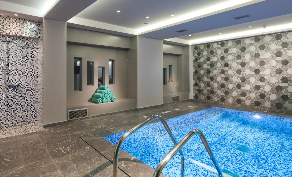 Blue Lagoon City Hotel — Swimming pool in Kos Town, South Aegean