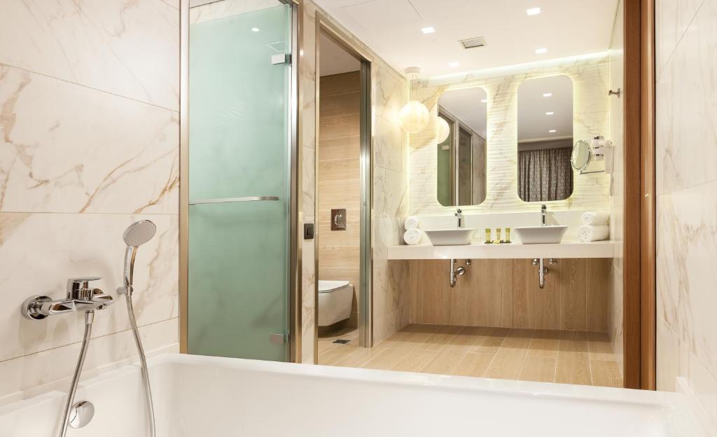Blue Lagoon City Hotel — Hotel rooms in Kos Town, South Aegean