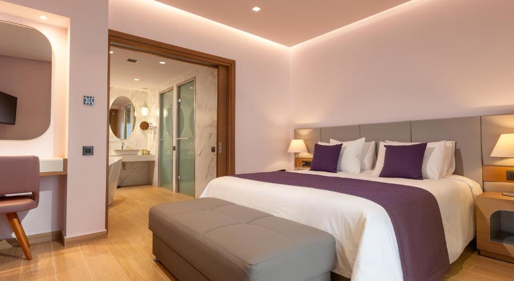 Blue Lagoon City Hotel — Hotel rooms in Kos Town, South Aegean