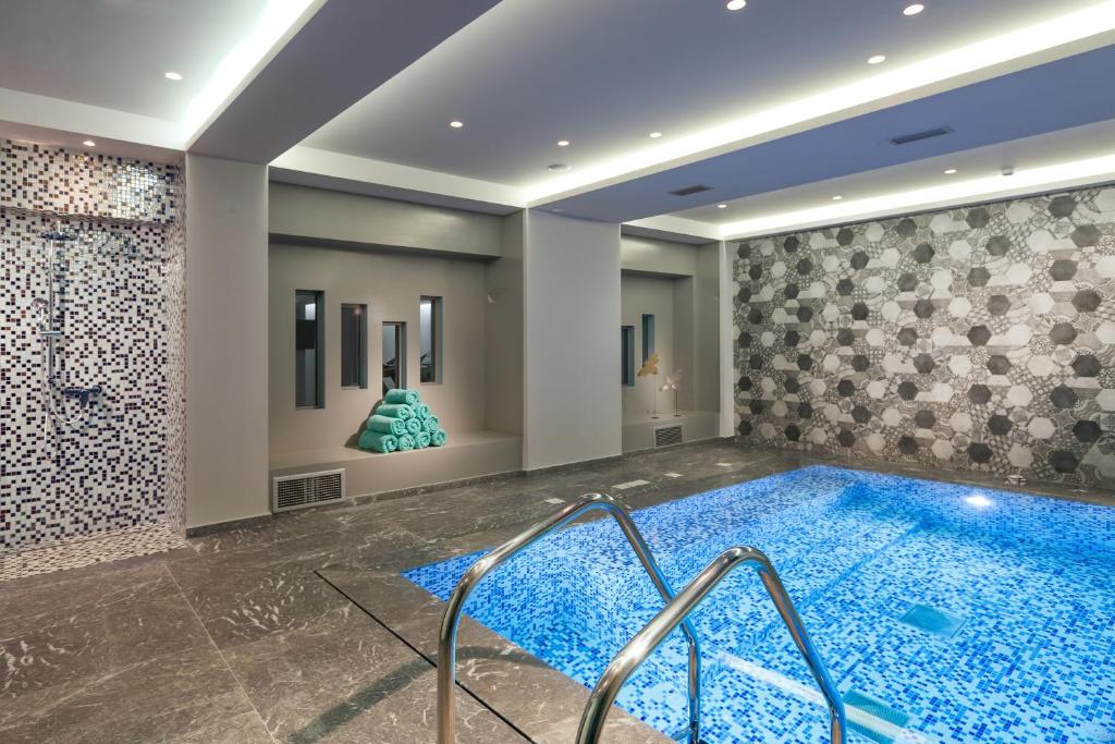 Blue Lagoon City Hotel — Swimming pool in Kos Town, South Aegean