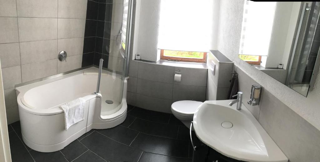 Ferienwohnung Zum Saaletalblick photo