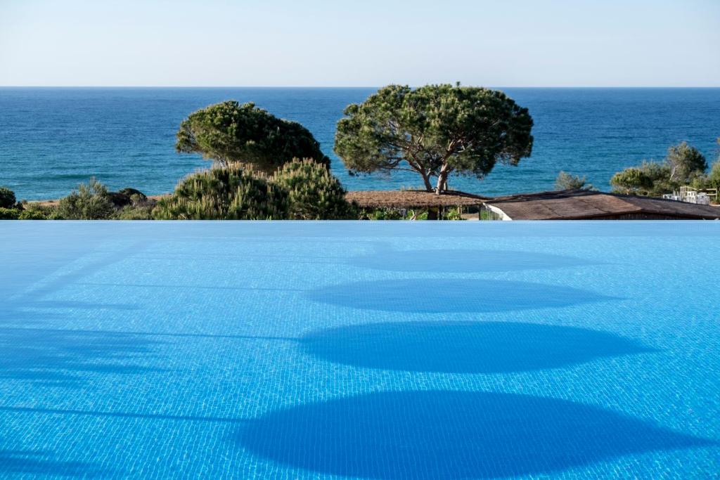 スイミングプール