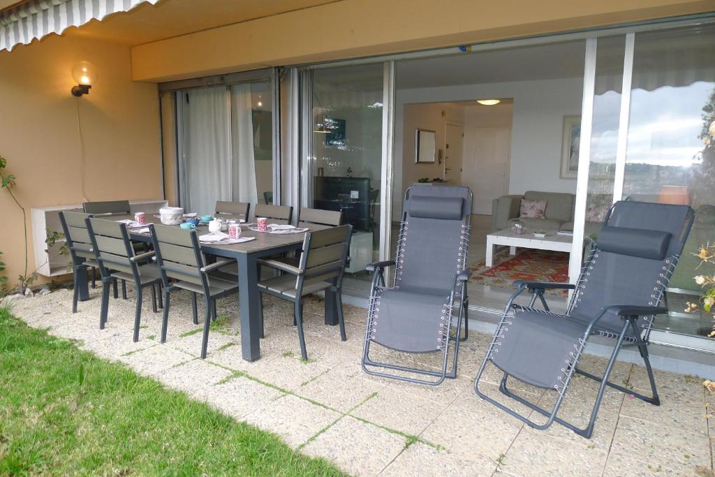 Jardin Figuiers AP4123 by Riviera Holiday Homes - 2