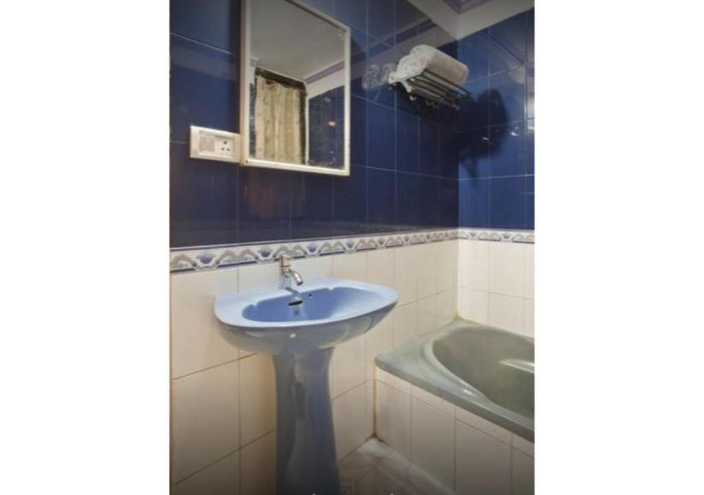 Balcony Rooms Overlooking the Main Market — Hotel in Pachmarhi