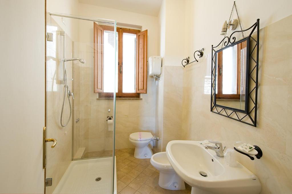 Hotel Properzio photo