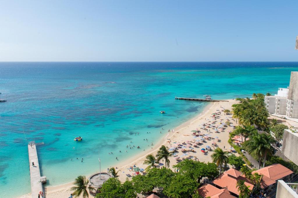 Deluxe Montego Bay Club Studio & Suites photo