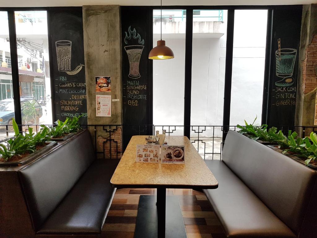 Restaurant, Arcadia Maephim Serviced Apartments in Rayong