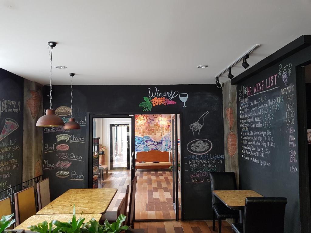 Restaurant, Arcadia Maephim Serviced Apartments in Rayong