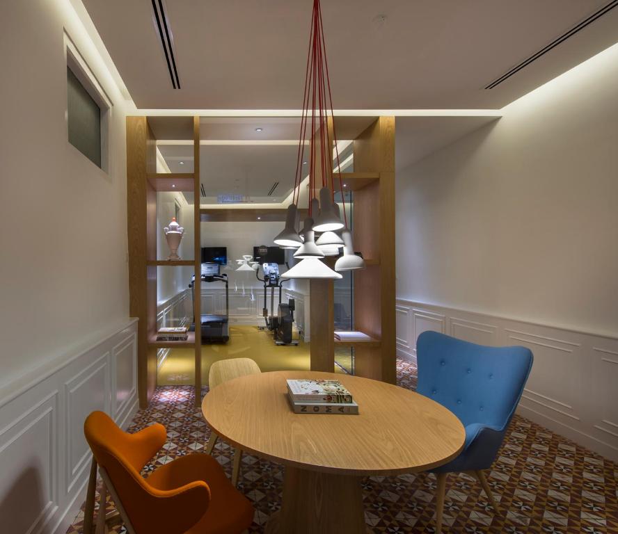 Shared lounge/TV area