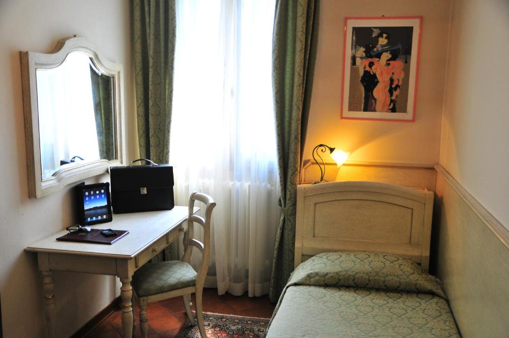 Park Hotel Villa Giustinian — Hotel rooms in Mirano, Veneto