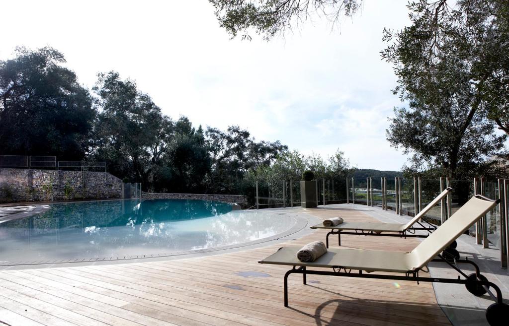 スイミングプール