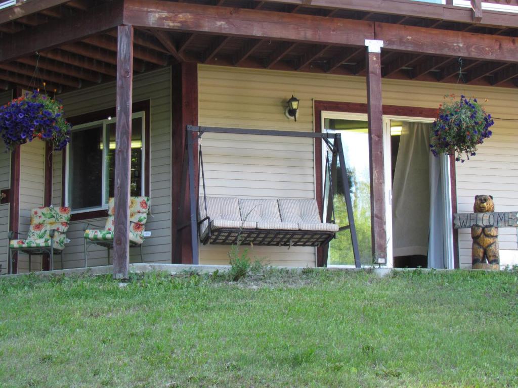 Peaceful 3 bdrm Alaskan getaway photo
