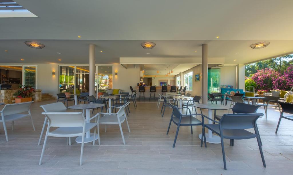 Hotel Esperia — Restaurant & bars in Marmari (Kos), South Aegean