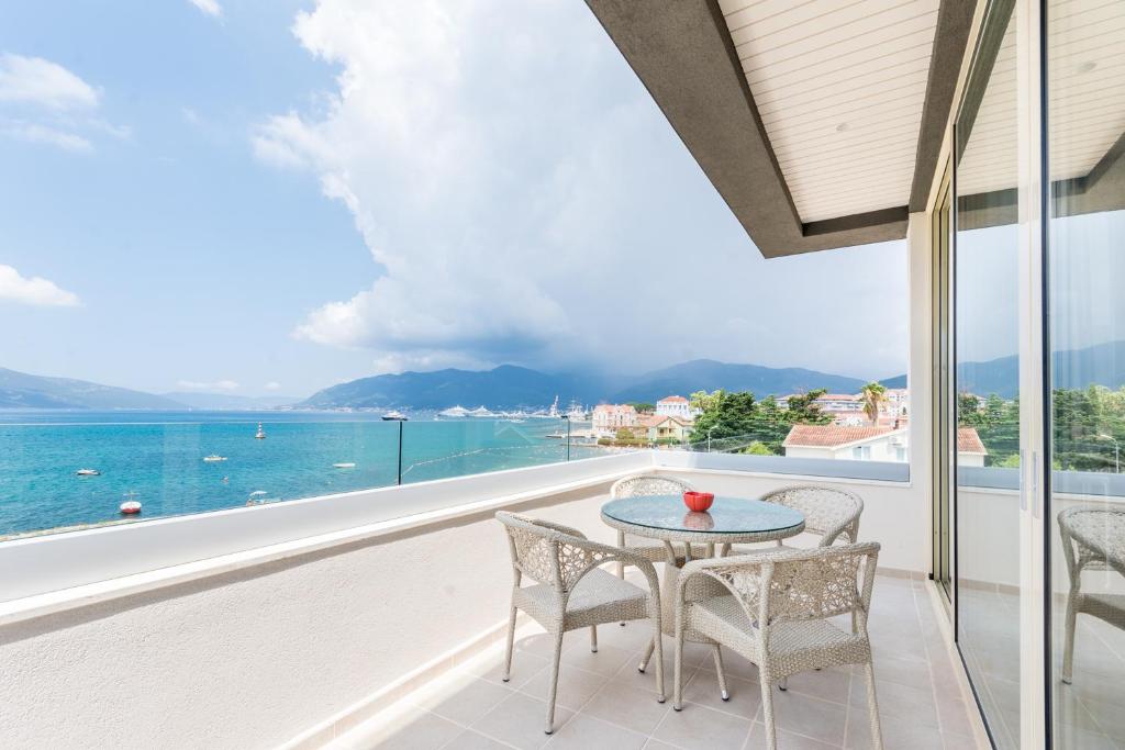 Facilities, Boka di Mare in Tivat