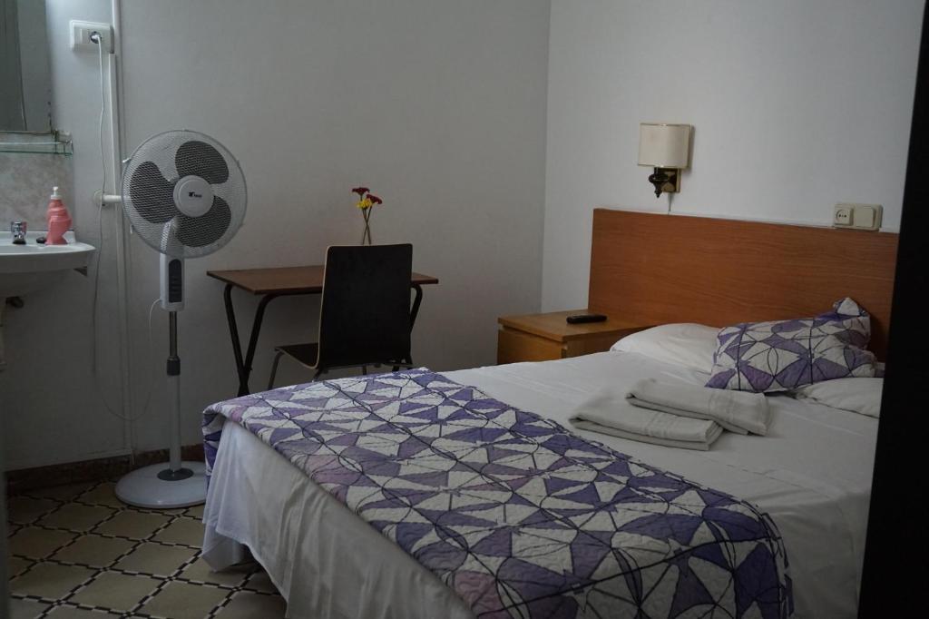 Hostal Sant Carlo - 4