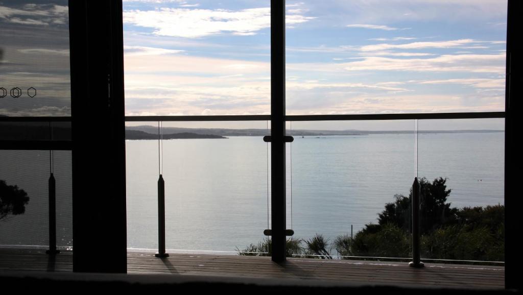SEA EAGLE COTTAGE Amazing views of Bay of Fires photo