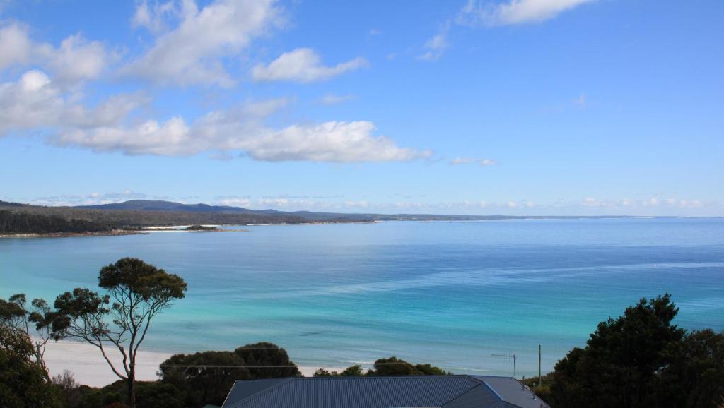 SEA EAGLE COTTAGE Amazing views of Bay of Fires photo