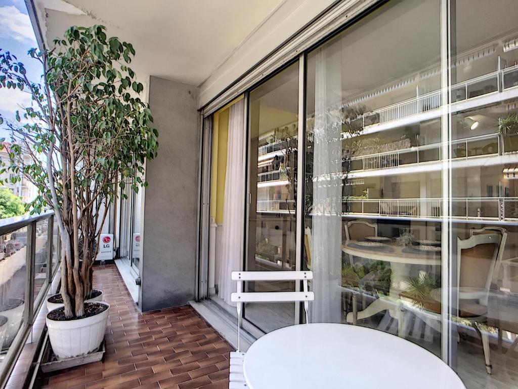 Nestor&Jeeves - DEBUSSY TERRASSE - Central - By shopping area - 2