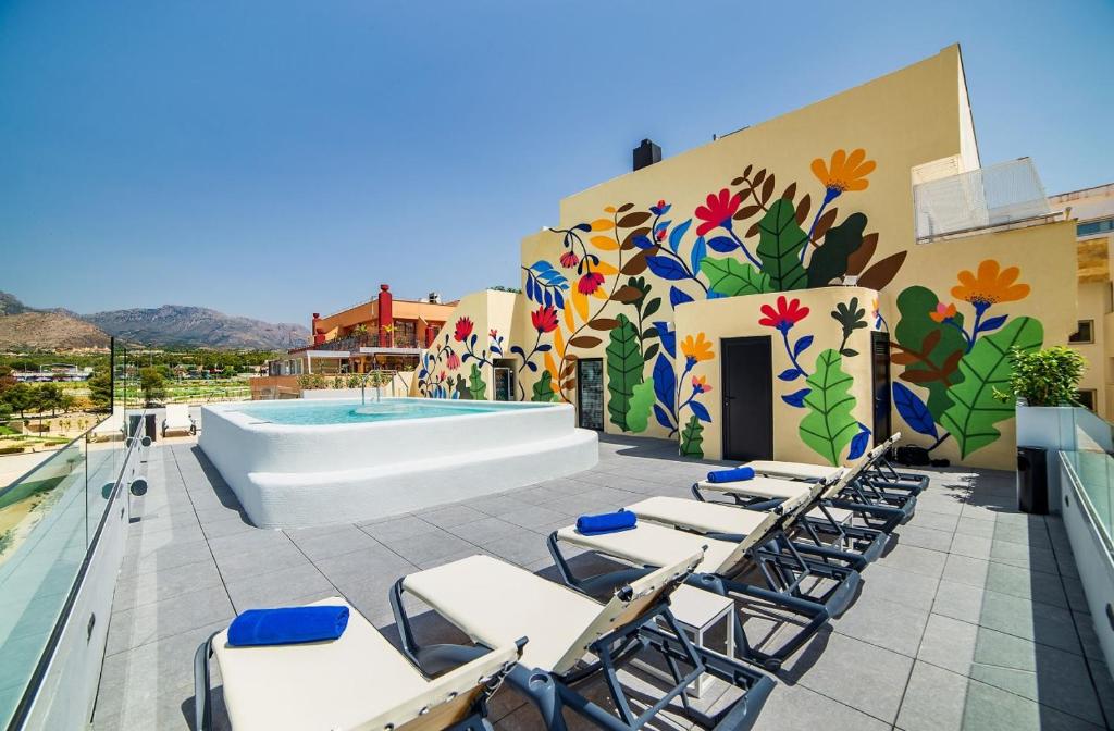 Hotel Carlos I — Swimming pool in Benidorm, Valencian Community