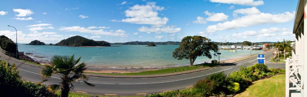 Beach, Breakwater Motel in Bay of Islands