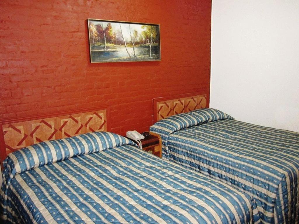 Hotel Ste-Catherine Photo 6