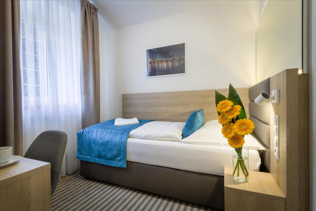 Hotel White Lion photo