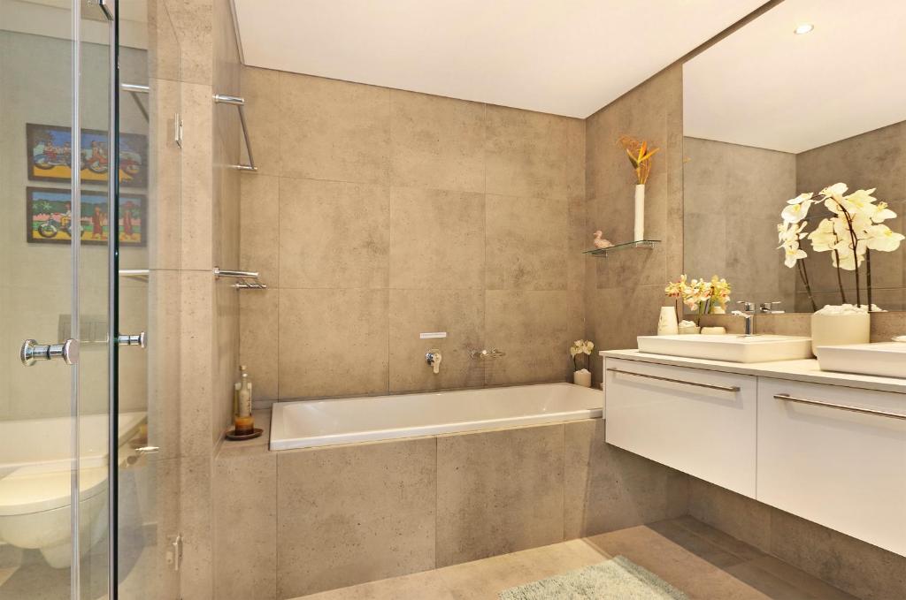 Chelsea Luxury Suites by TotalStay photo