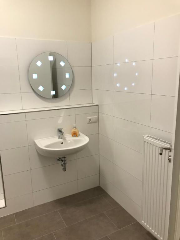 Hotel Fame am Hauptbahnhof photo