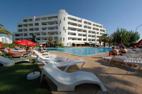 Apartamentos Turisticos Silchoro — Swimming pool in Albufeira, Faro