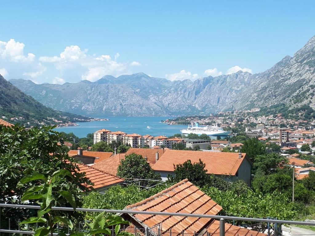 Apartment Marta — Hotel in Kotor