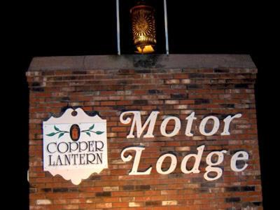 Copper Lantern Motor Lodge — Hotel in West Brookfield