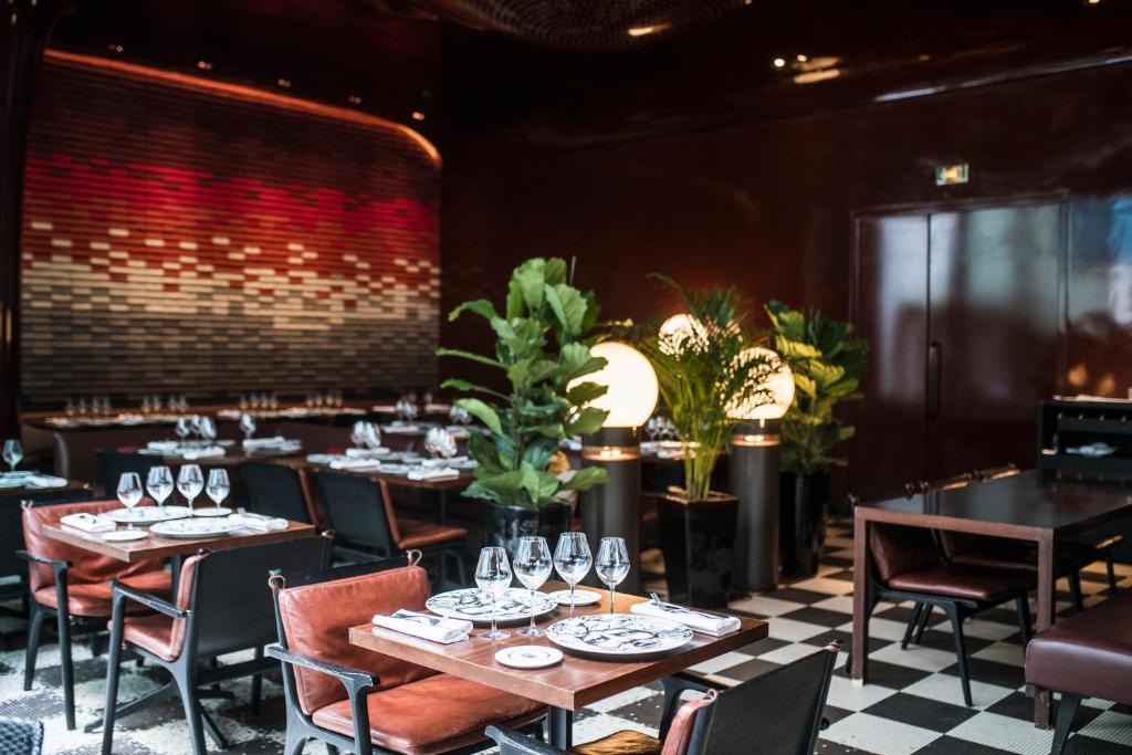 Restaurant, Hotel Les Bains Paris in Paris