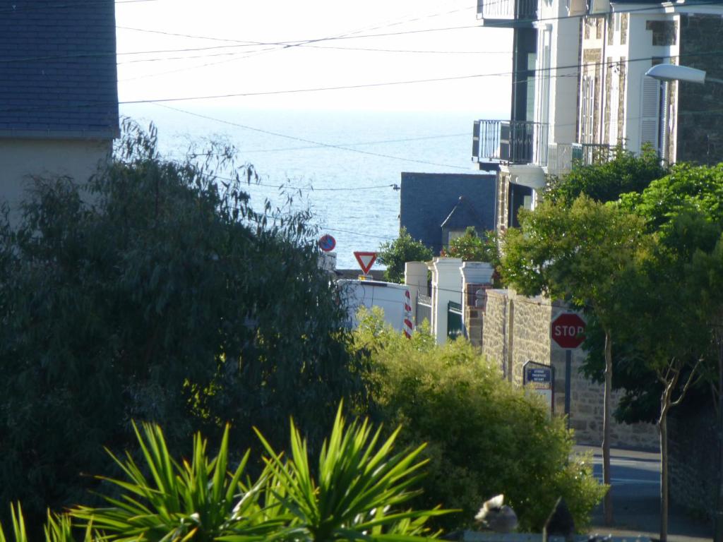 Best Price On Saint Malo A 300m De La Plage De Rochebonne