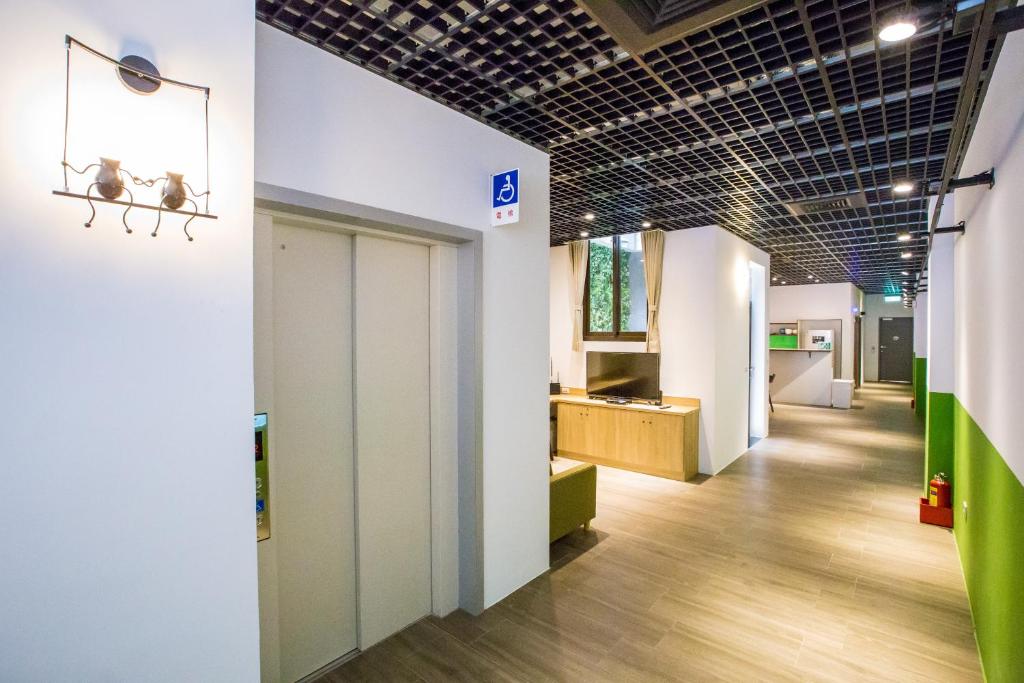 Shared lounge/TV area