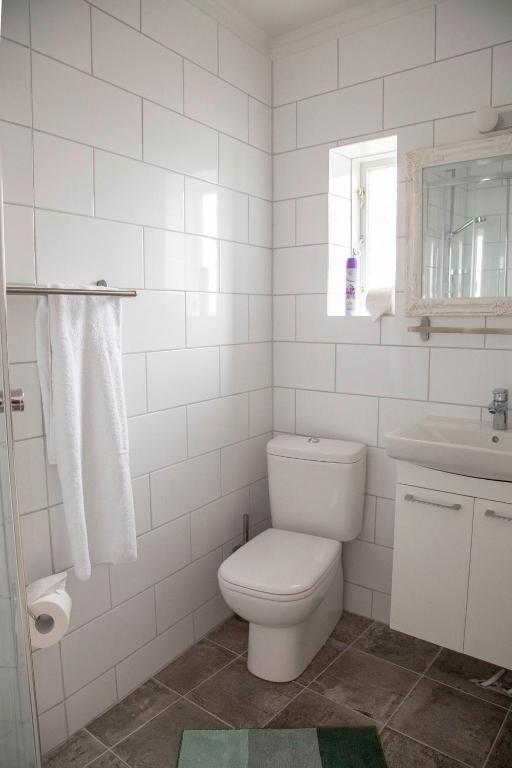 Private and peaceful one bedroom apartments photo