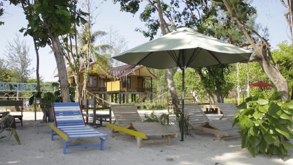 Laendra Sunset Beach — Hotel in Karimunjawa