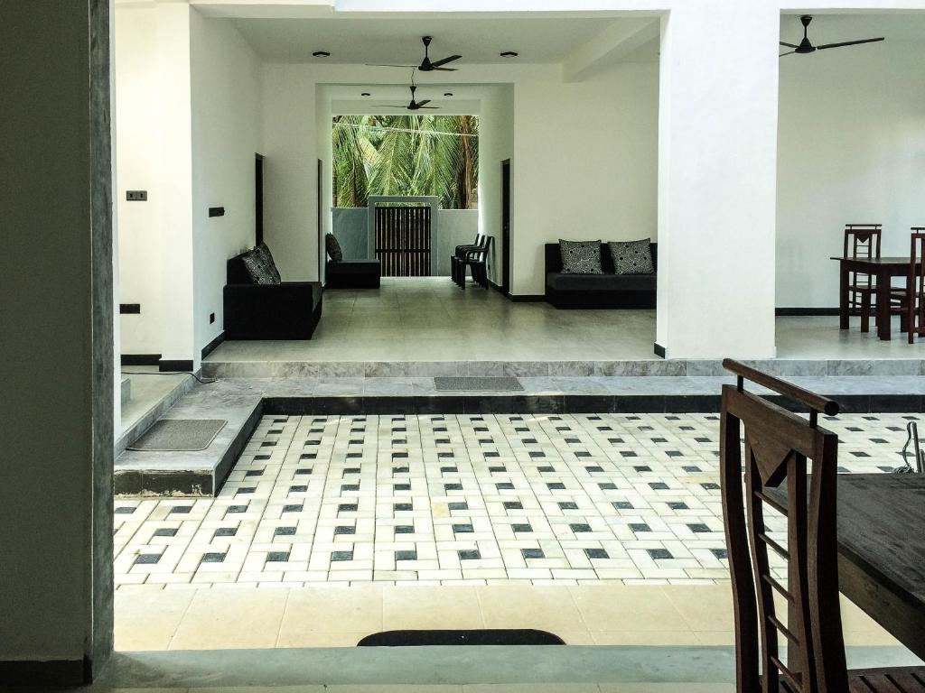 Opal Mirissa, Mirissa (jih)