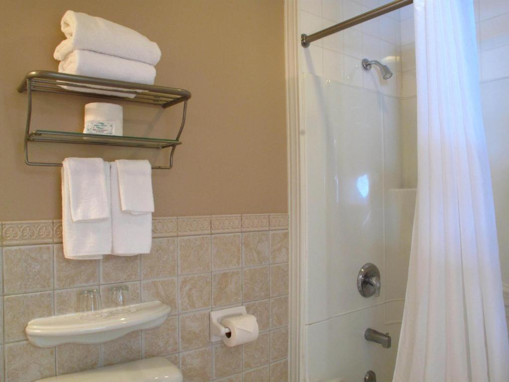 Lunenburg Arms Hotel photo