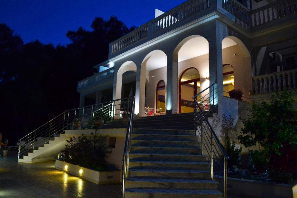 Michaelangelo Boutique Parga