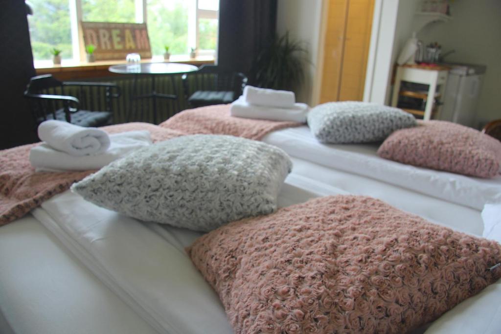 Private and peaceful one bedroom apartments photo