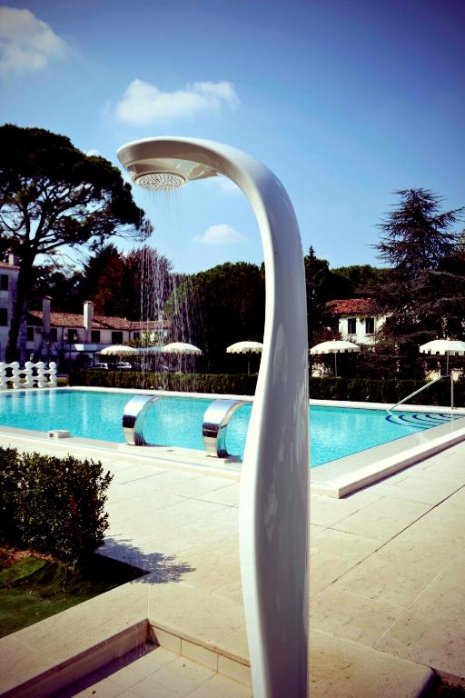 Park Hotel Villa Giustinian — Swimming pool in Mirano, Veneto