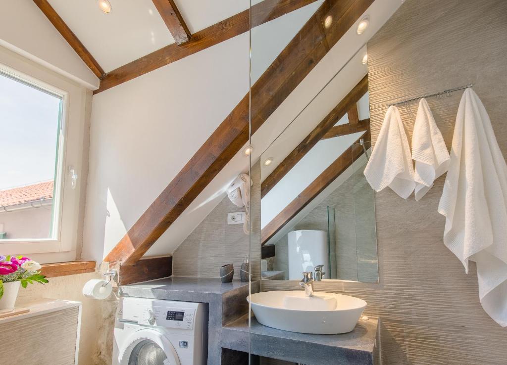Luxury Apt Petra in 400 year old stone house 4+2 photo
