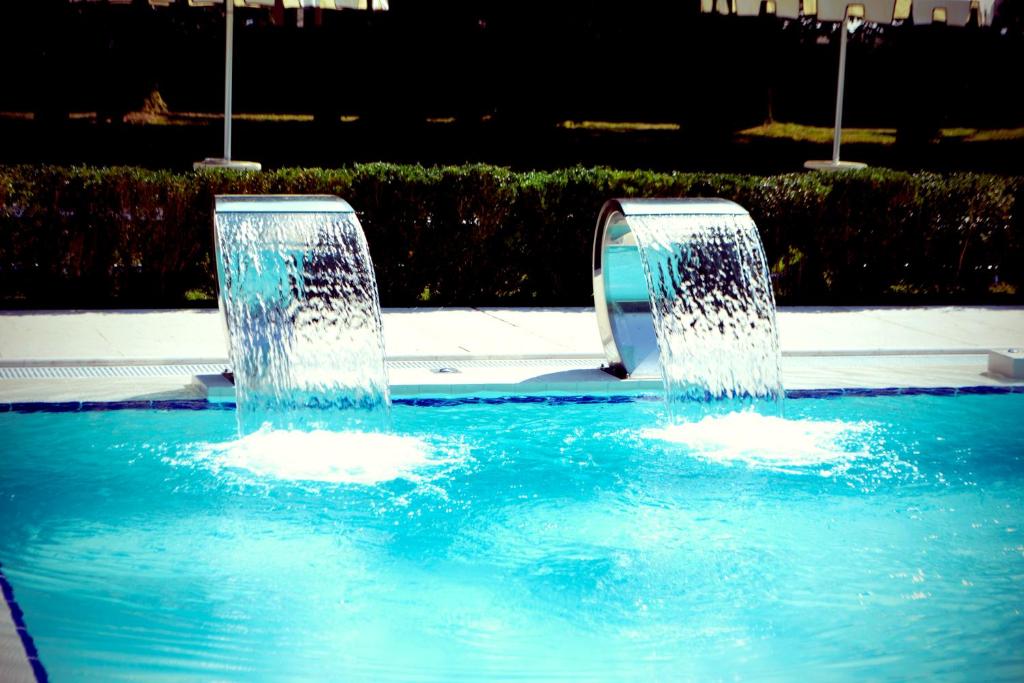 Park Hotel Villa Giustinian — Swimming pool in Mirano, Veneto